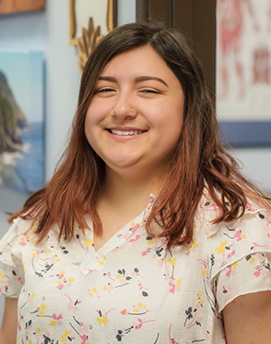 Alicia Hanna, Receptionist